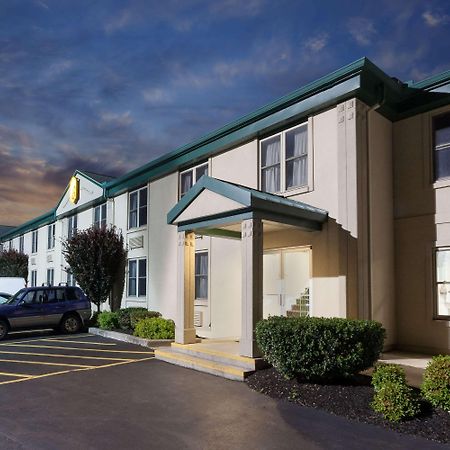 Super 8 By Wyndham Harrisburg Hershey West Eksteriør bilde