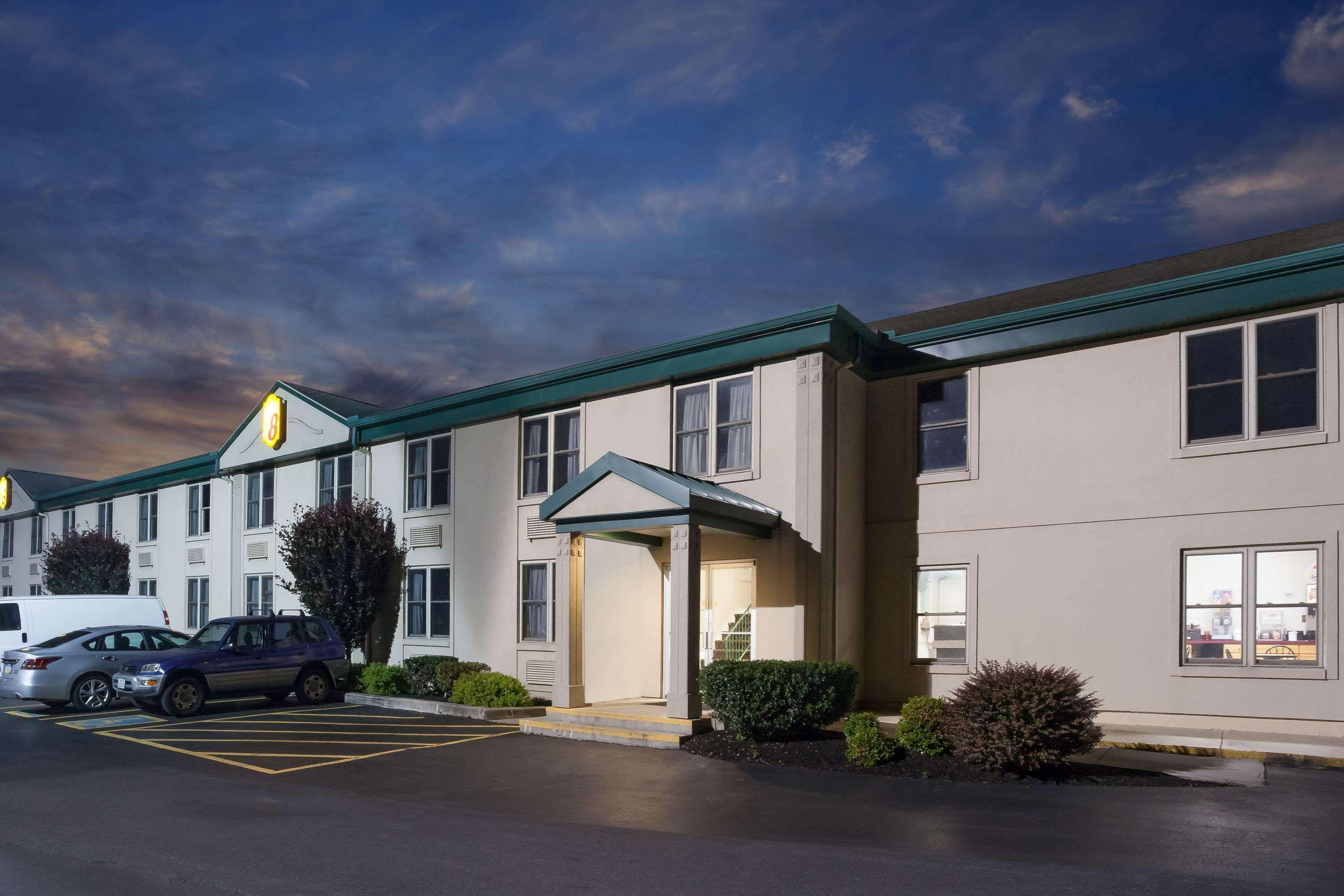 Super 8 By Wyndham Harrisburg Hershey West Eksteriør bilde