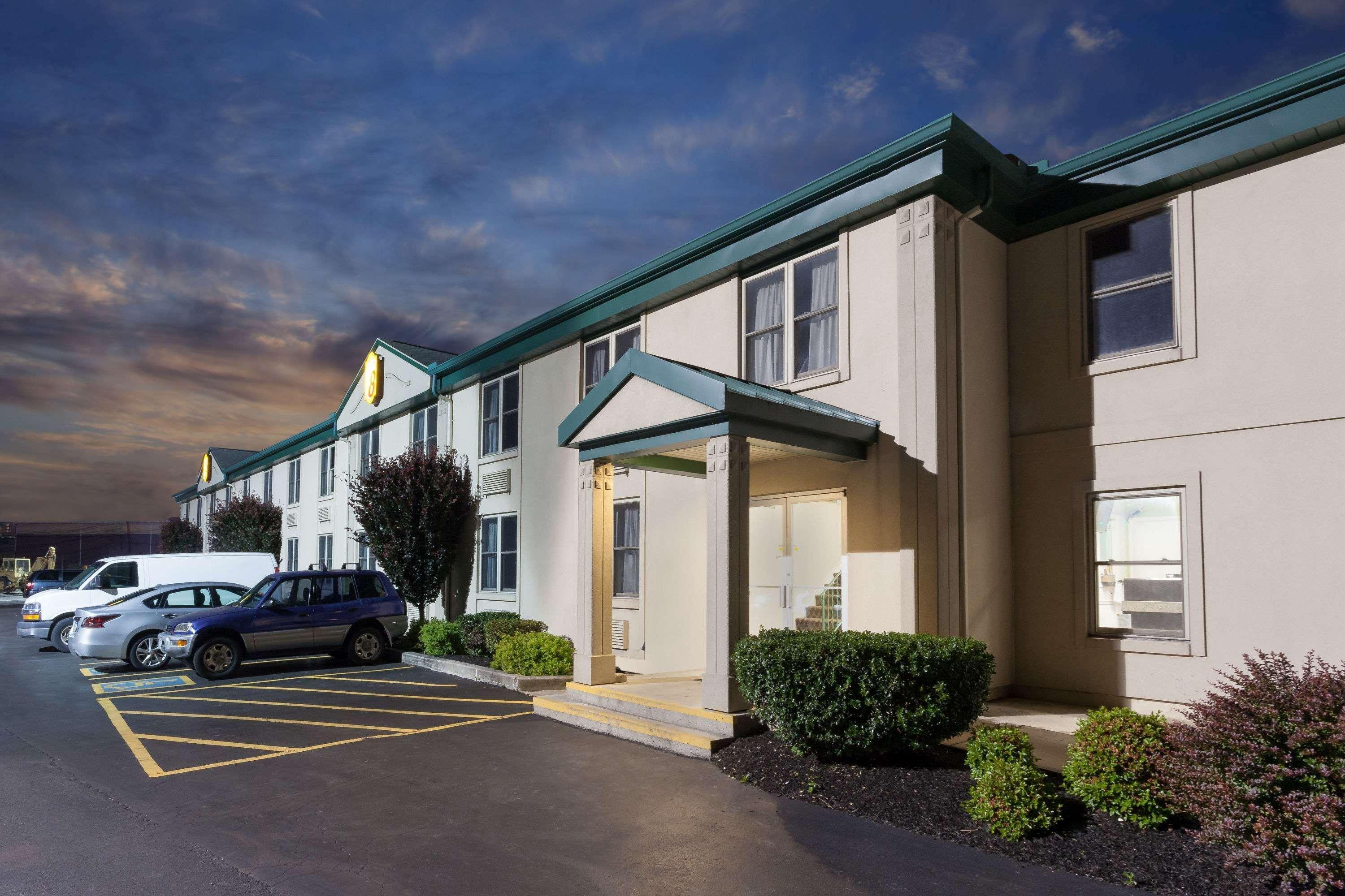Super 8 By Wyndham Harrisburg Hershey West Eksteriør bilde